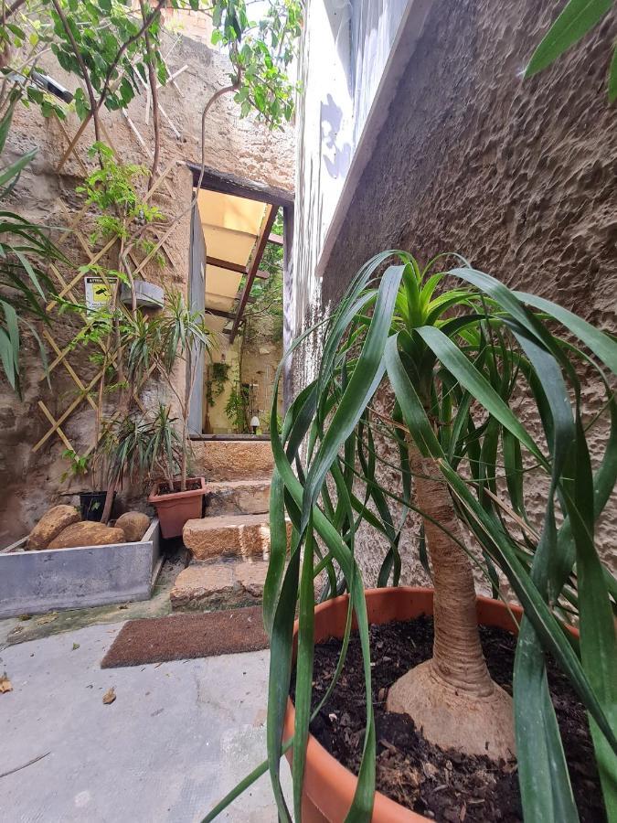 Ferienwohnung Ai Due Cortili Trapani Exterior foto