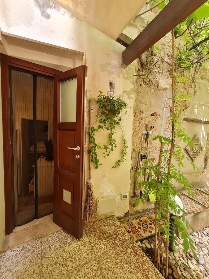 Ferienwohnung Ai Due Cortili Trapani Exterior foto