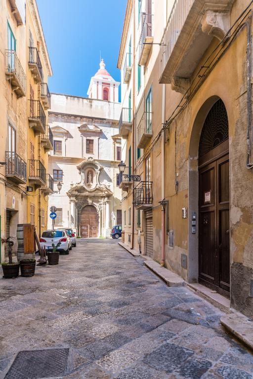 Ferienwohnung Ai Due Cortili Trapani Exterior foto